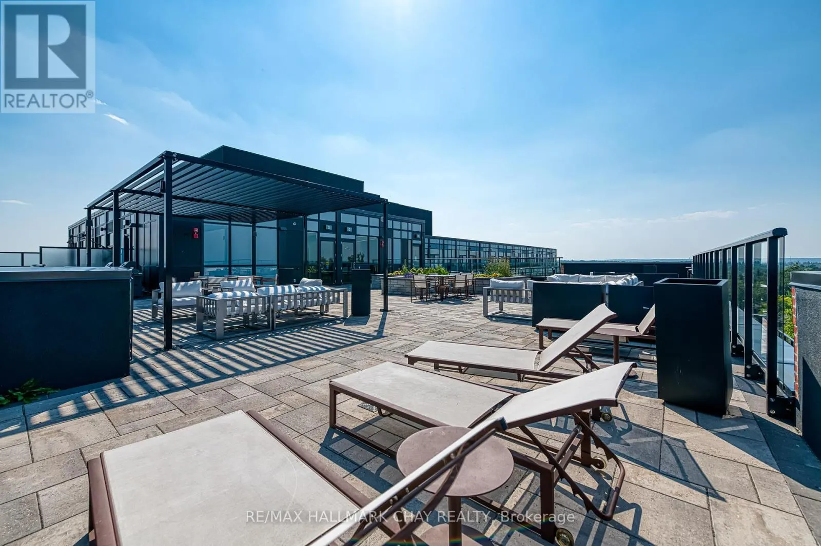 217 - 681 YONGE STREET N