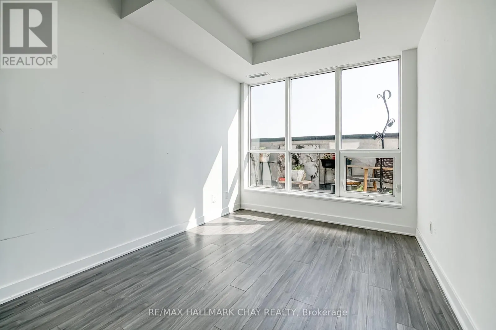 217 - 681 YONGE STREET N