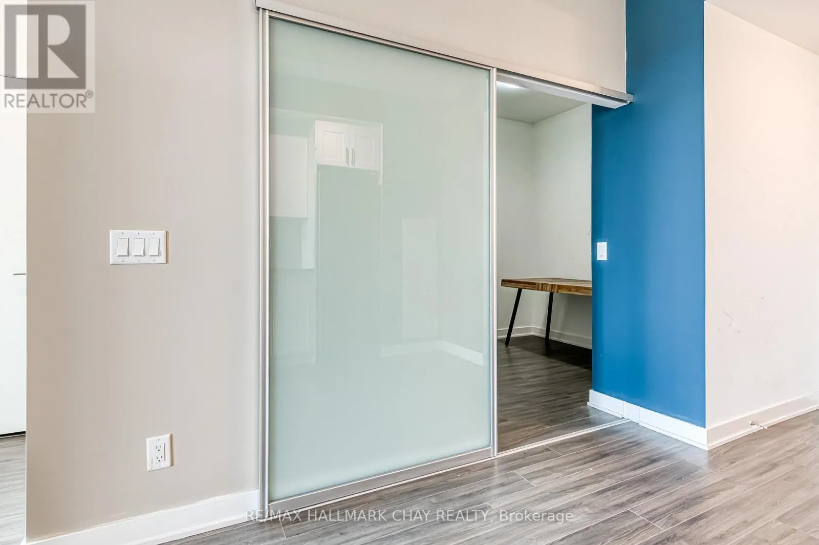 217 - 681 YONGE STREET N
