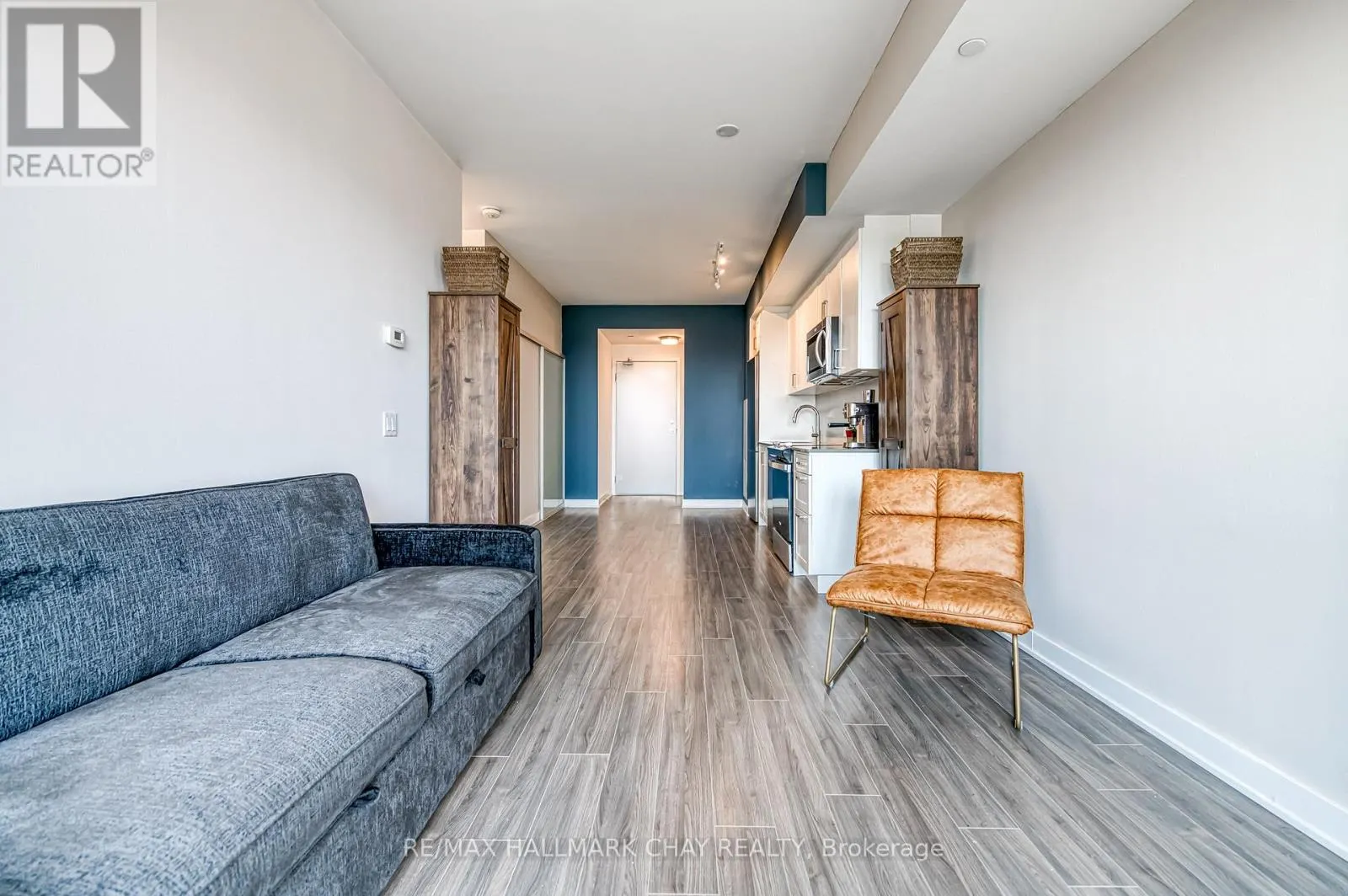 217 - 681 YONGE STREET N
