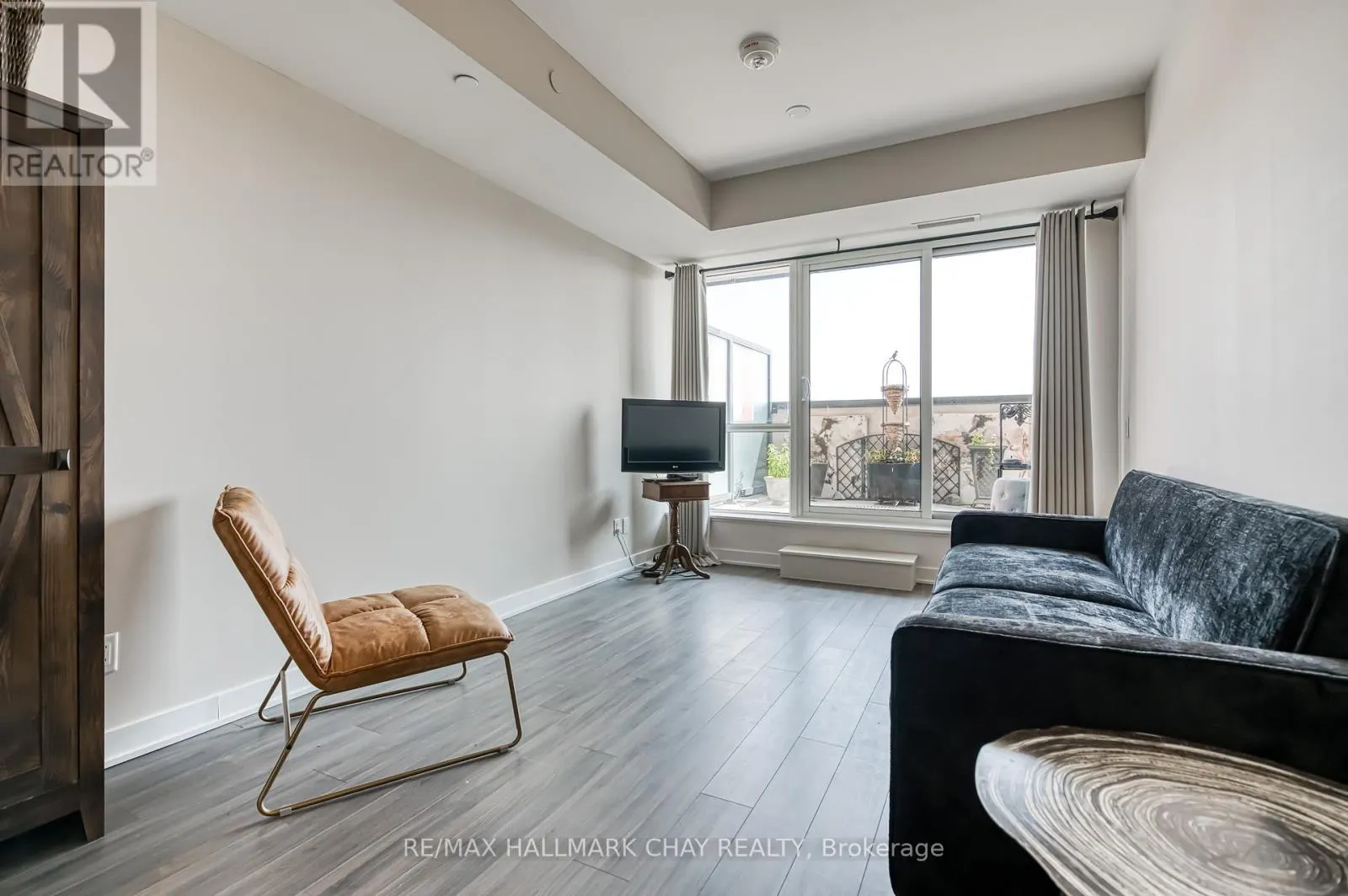 217 - 681 YONGE STREET N