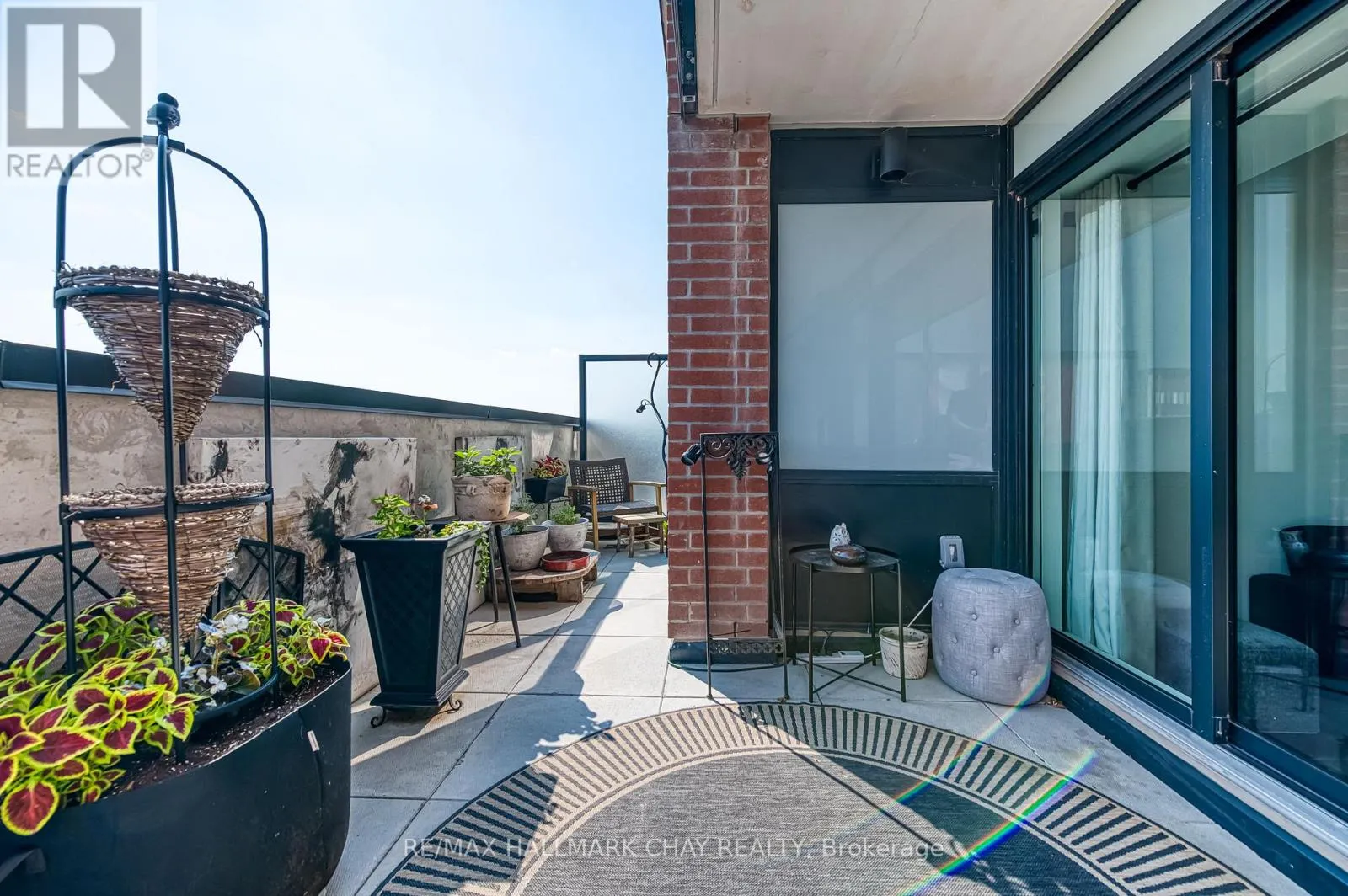 217 - 681 YONGE STREET N