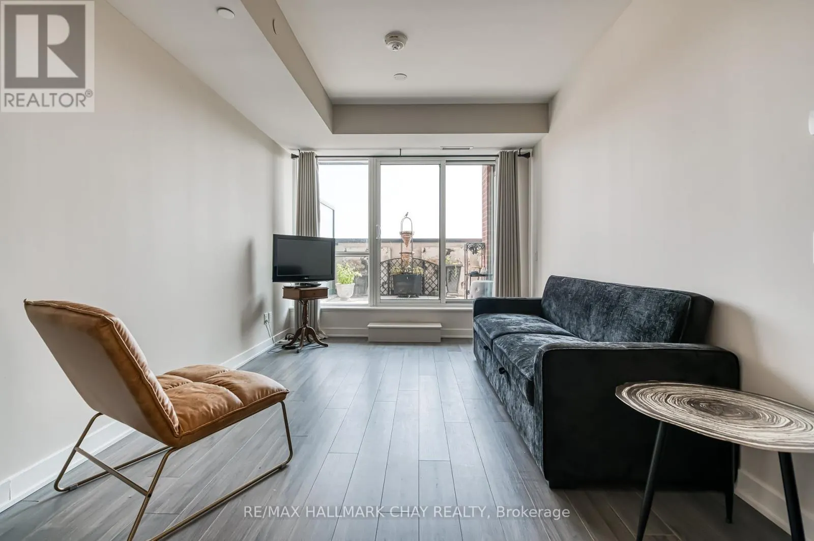 217 - 681 YONGE STREET N