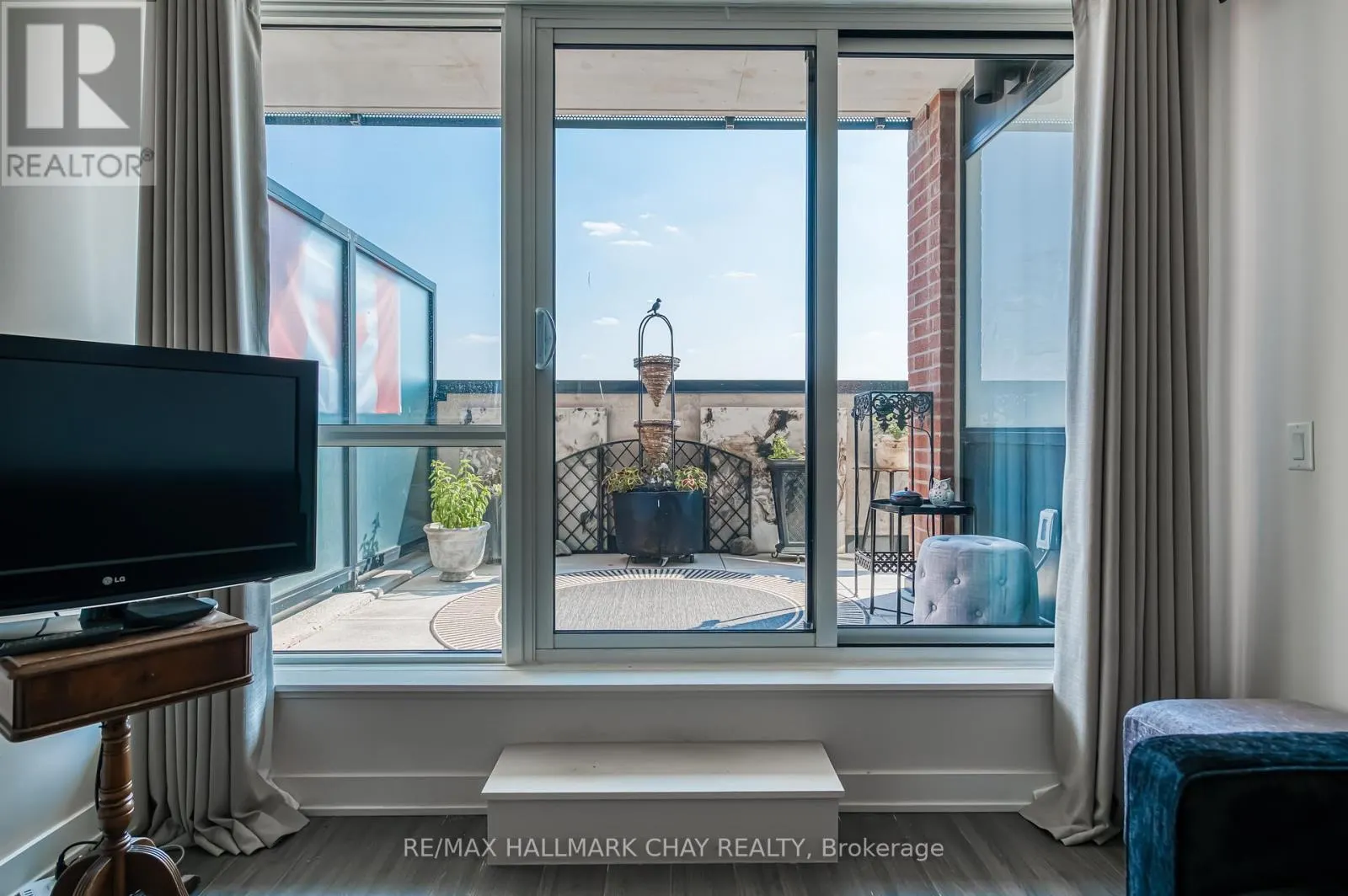 217 - 681 YONGE STREET N
