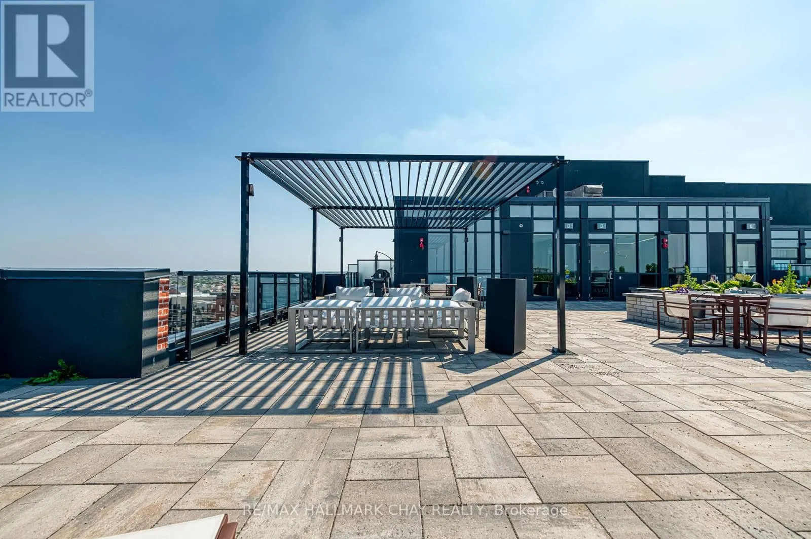 217 - 681 YONGE STREET N