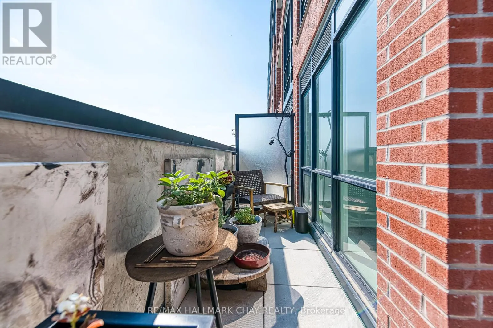 217 - 681 YONGE STREET N