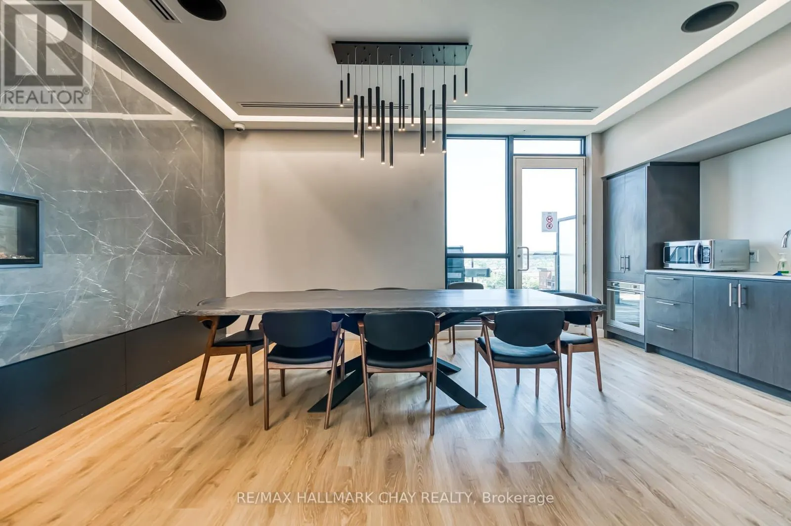217 - 681 YONGE STREET N
