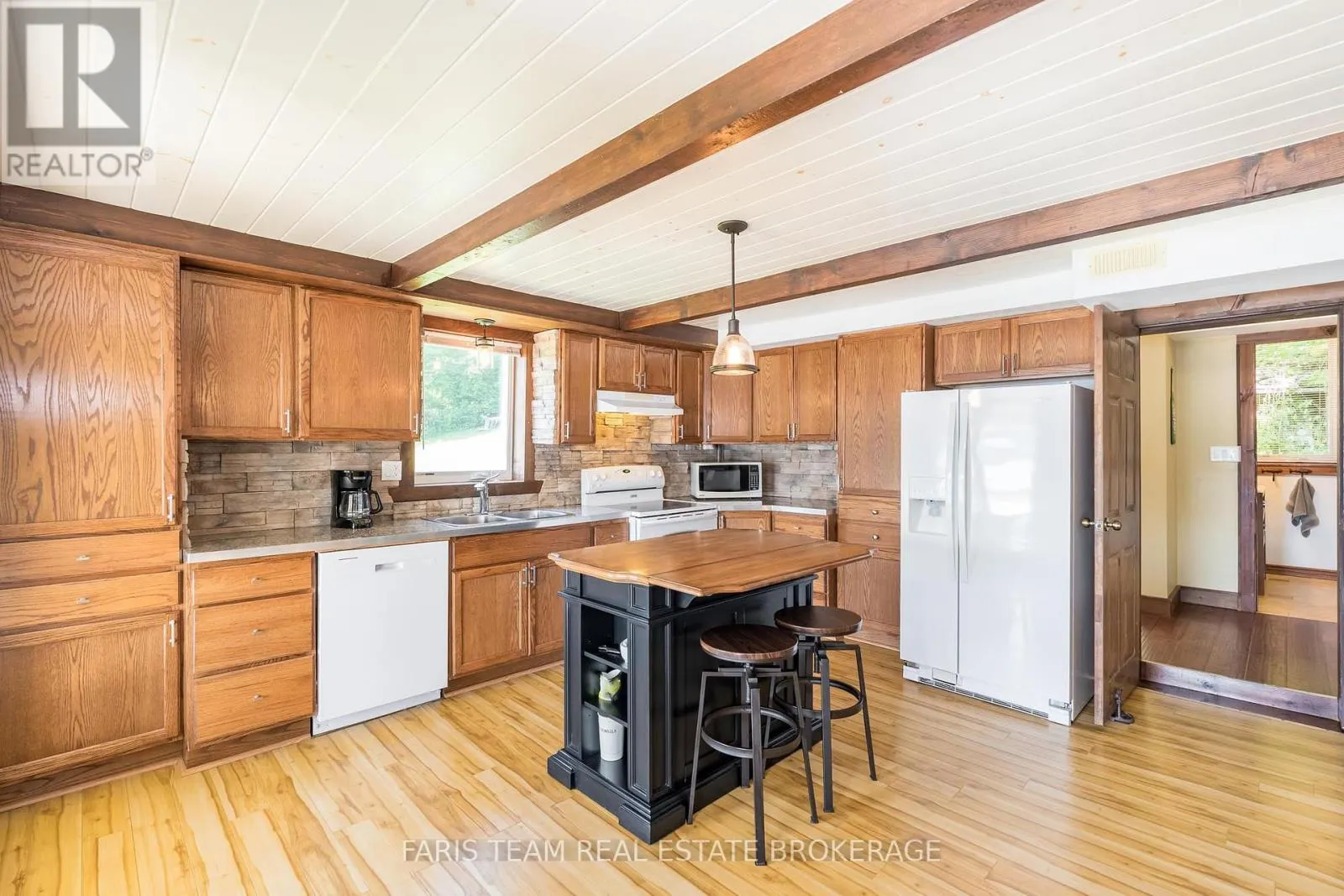 375 CHAMPLAIN ROAD