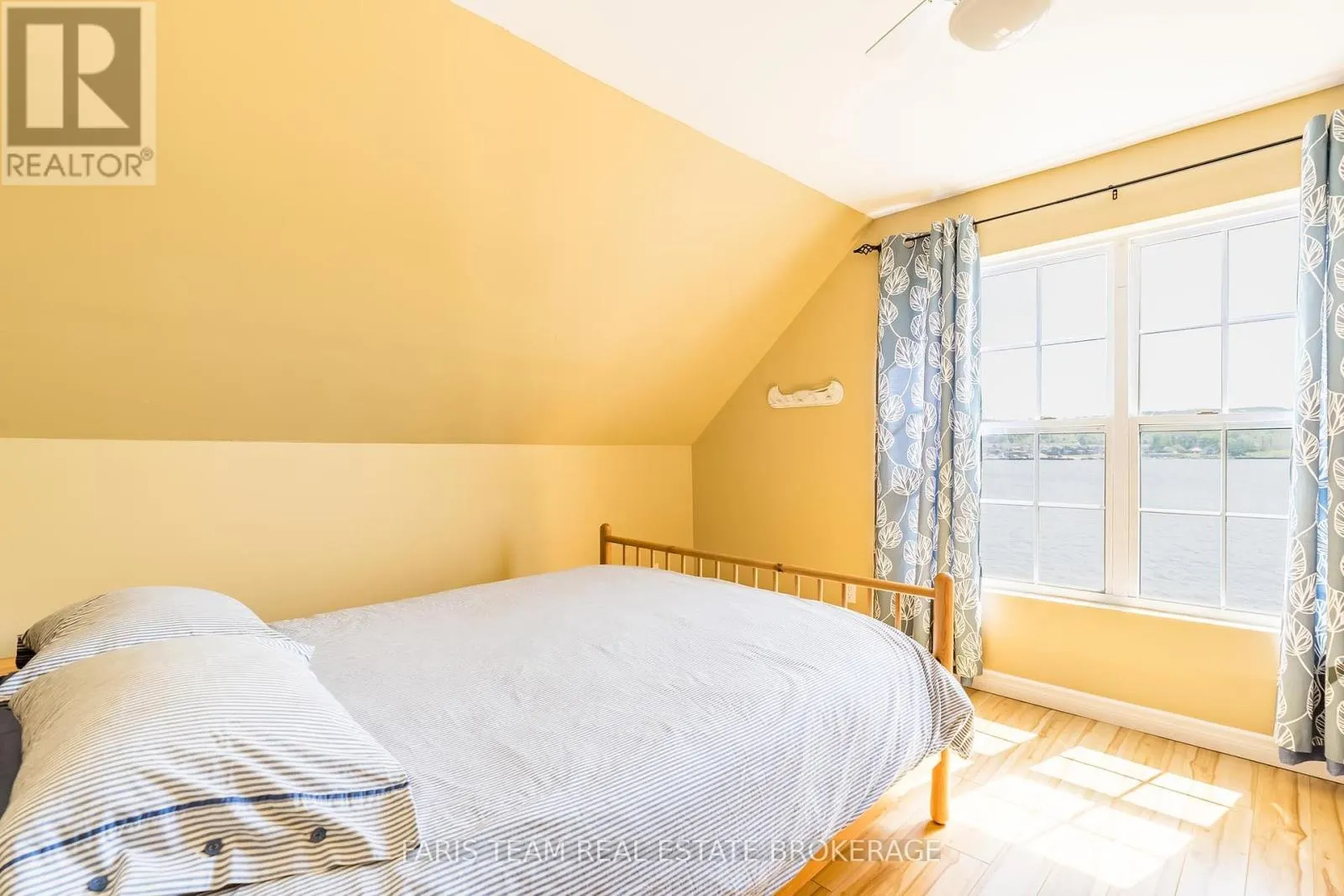 375 CHAMPLAIN ROAD