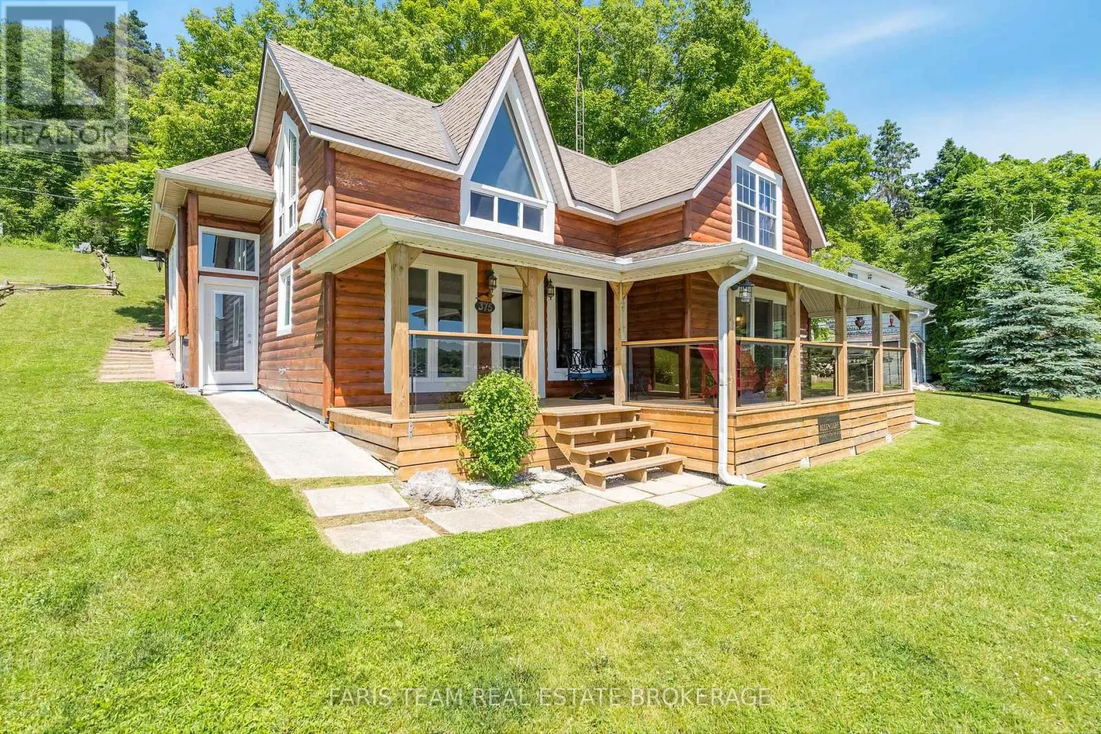 375 CHAMPLAIN ROAD