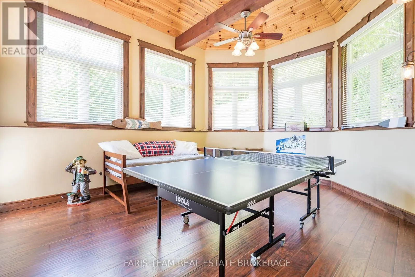 375 CHAMPLAIN ROAD