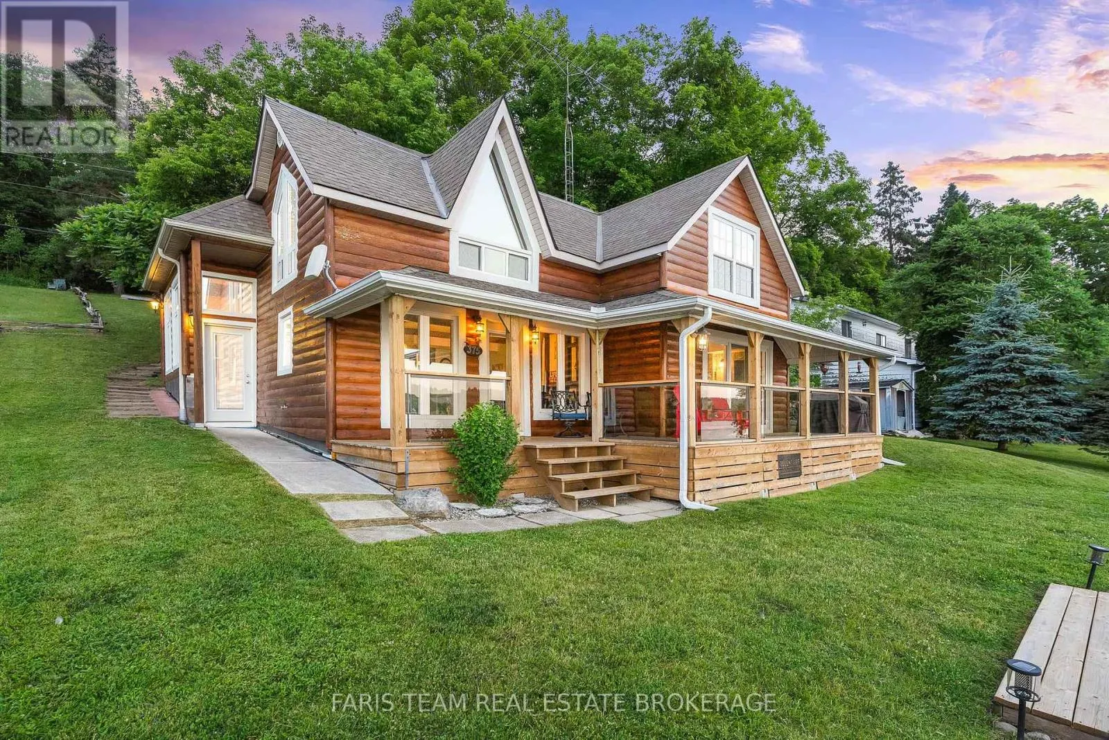 375 CHAMPLAIN ROAD