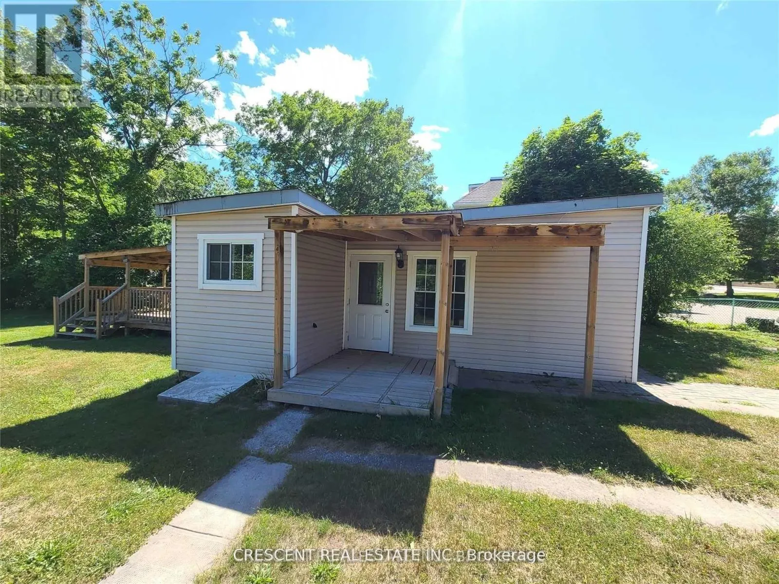 261 BARRIE ROAD