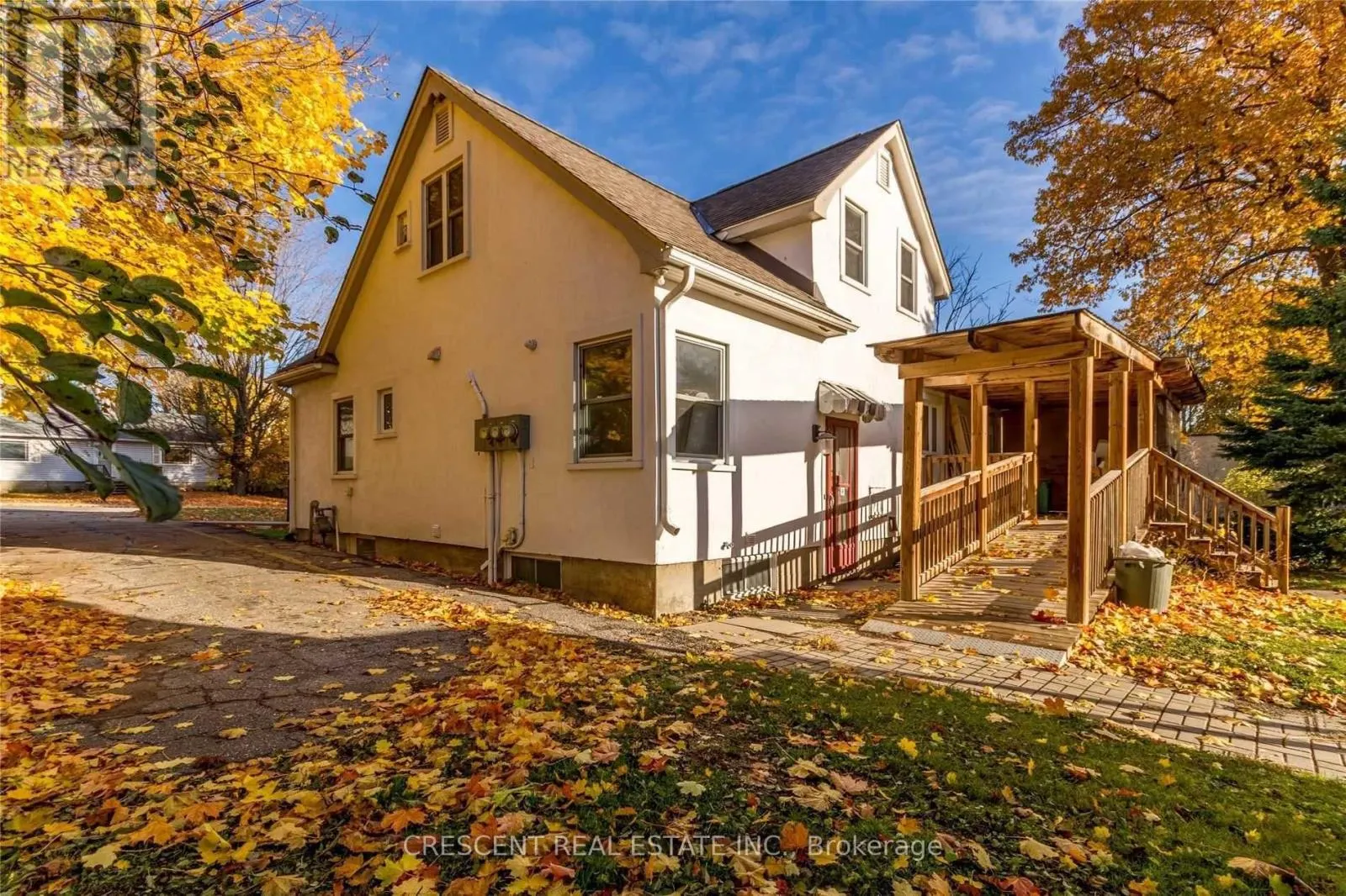 261 BARRIE ROAD