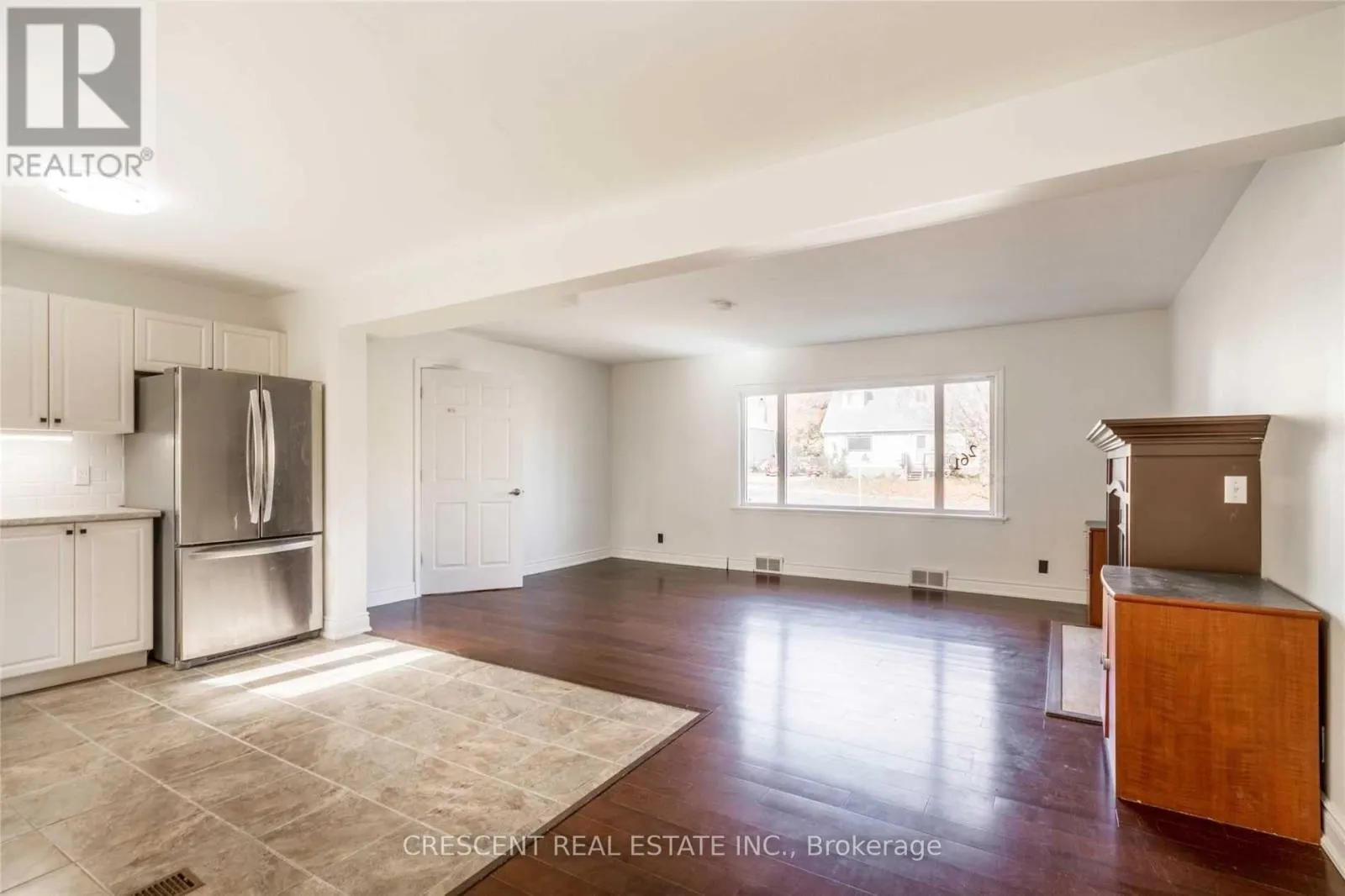 261 BARRIE ROAD