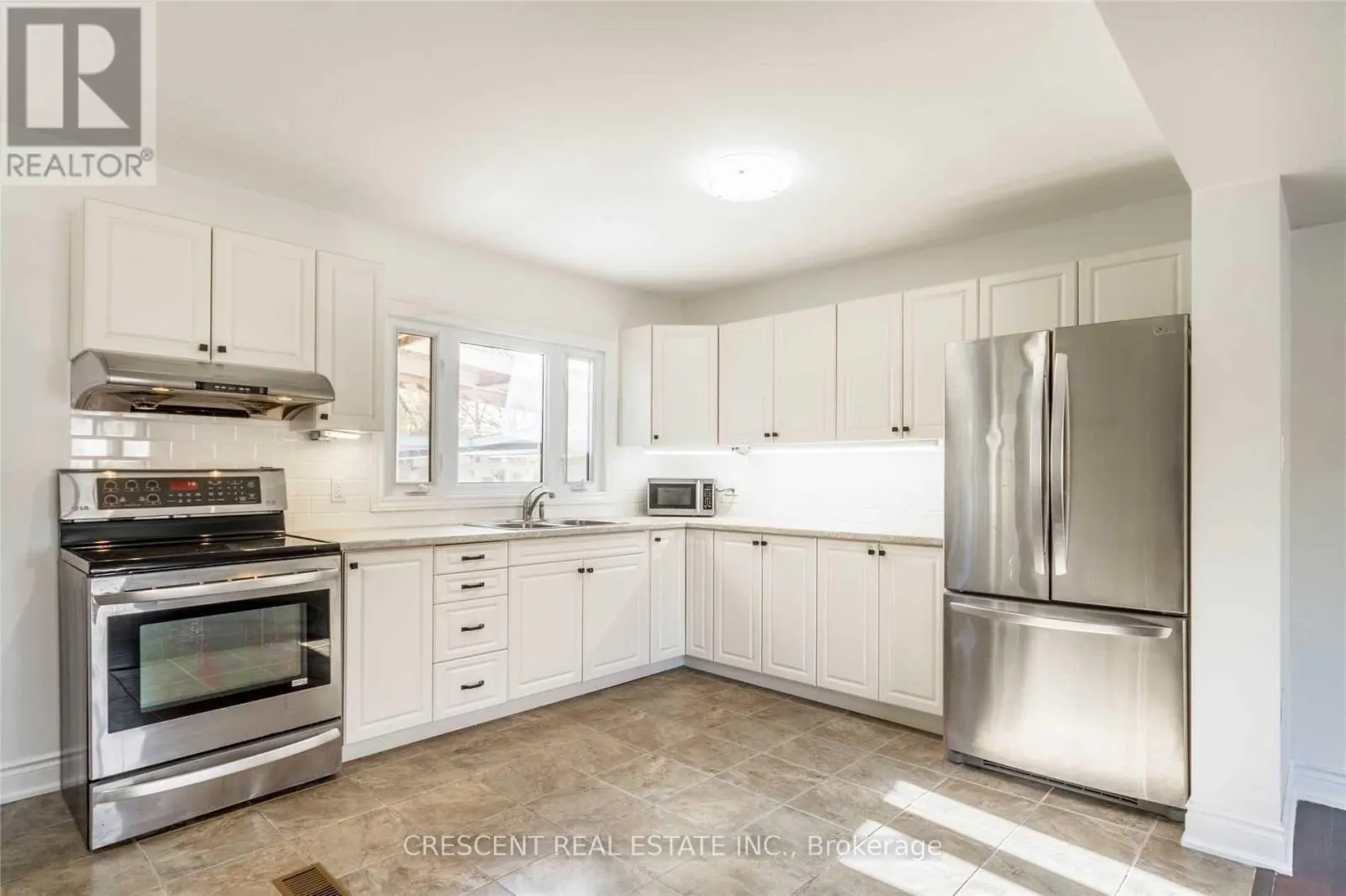 261 BARRIE ROAD