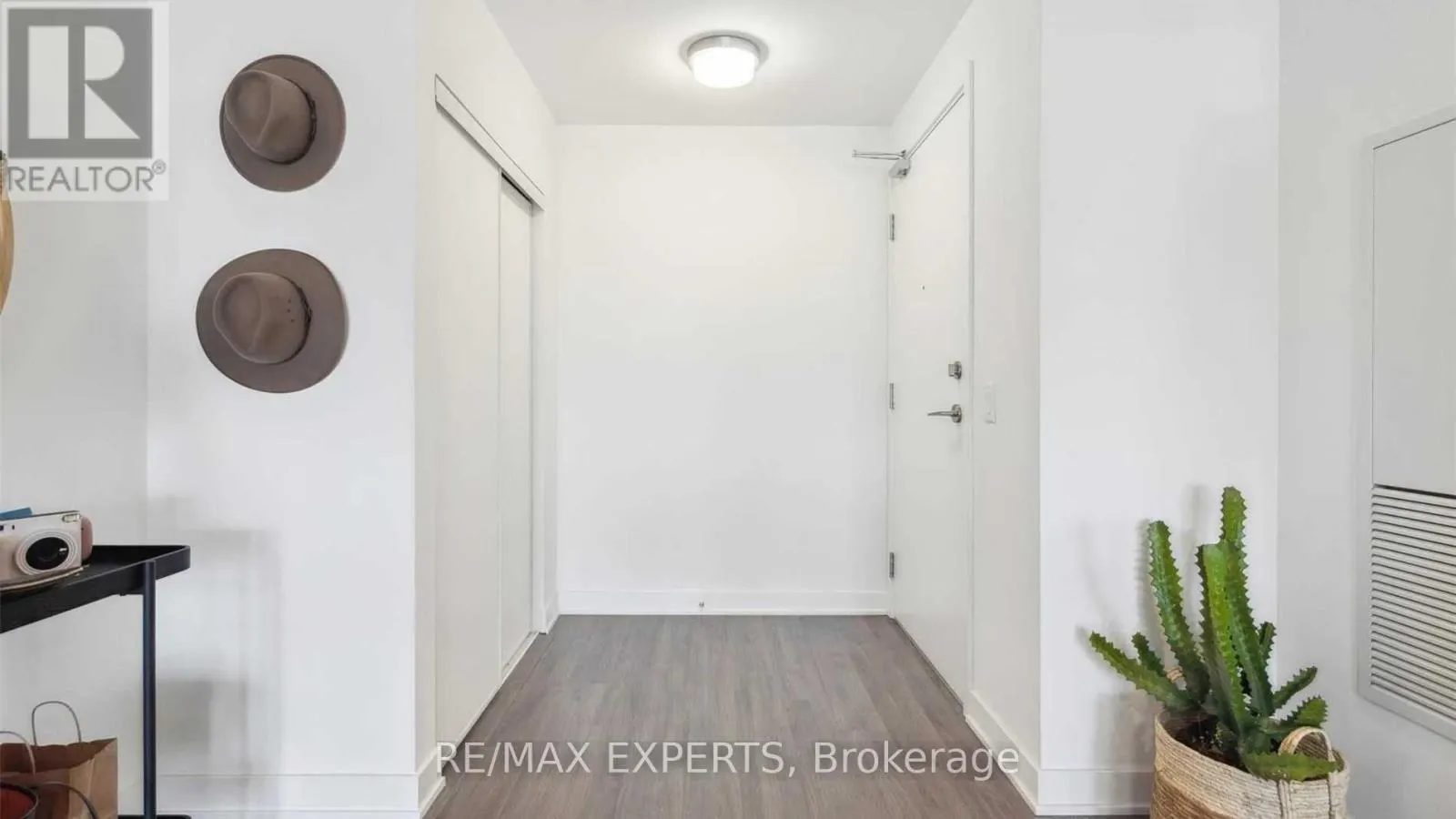 204 - 681 YONGE STREET