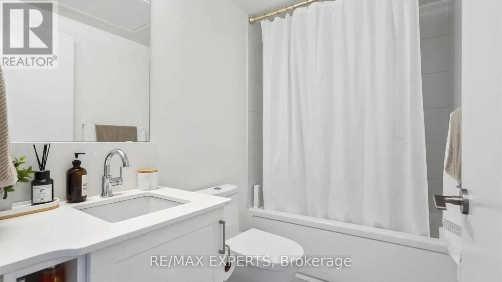 204 - 681 YONGE STREET