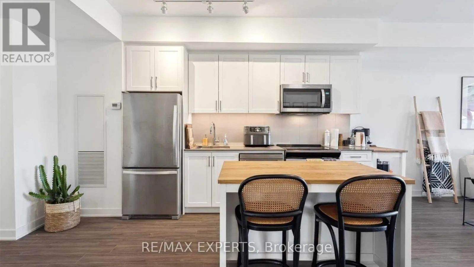 204 - 681 YONGE STREET