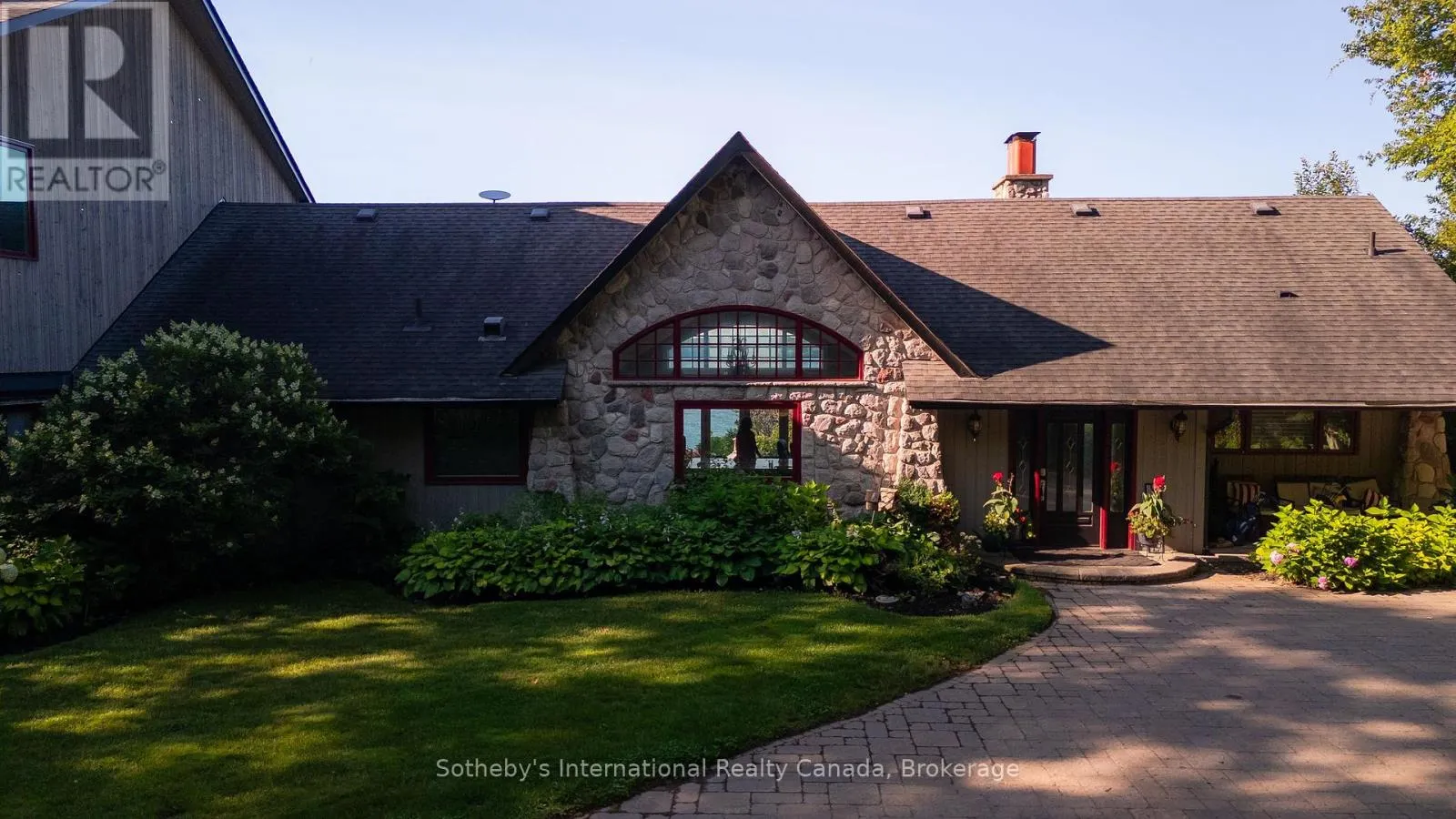 2533 RIDGE ROAD W