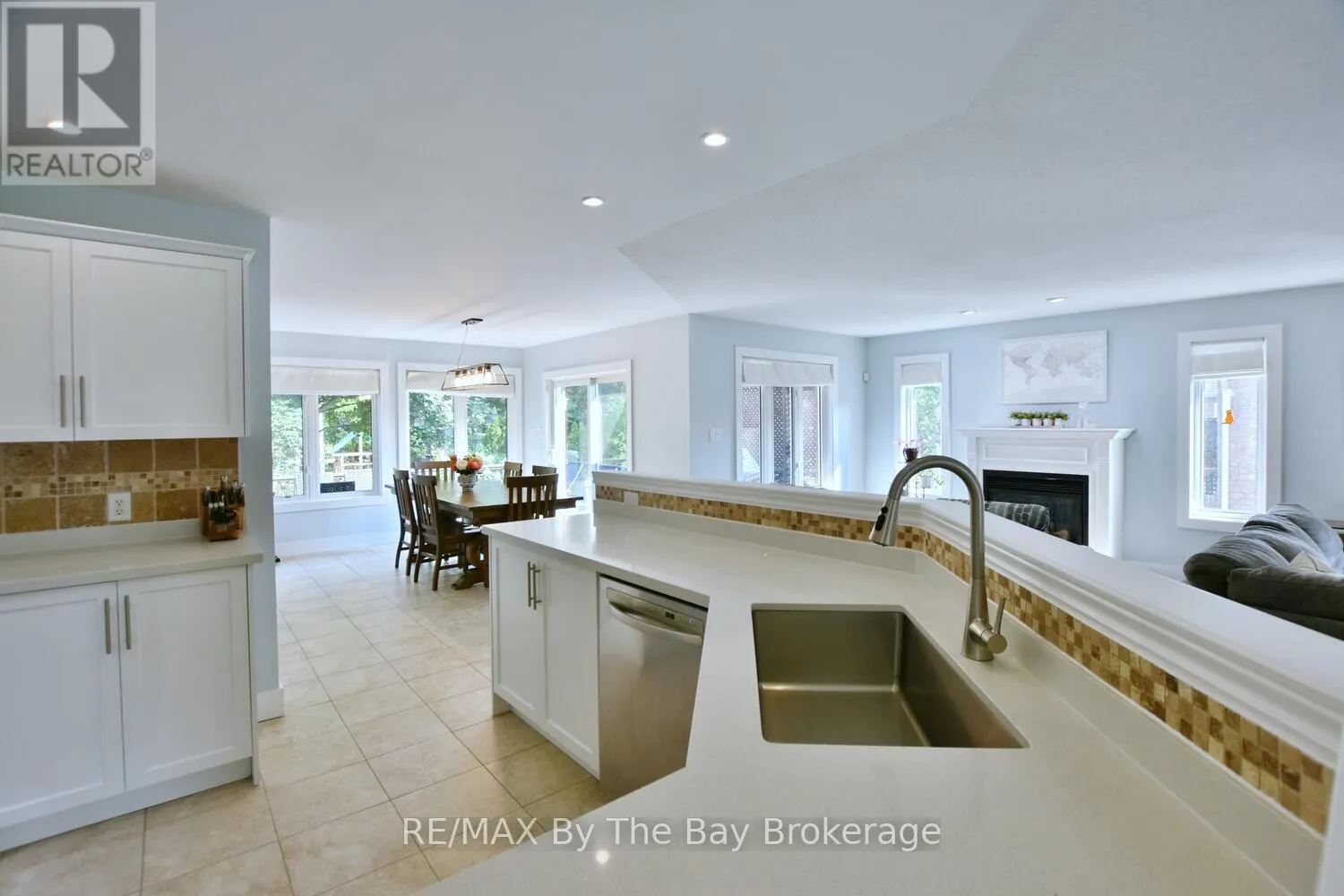 424 RAMBLEWOOD DRIVE