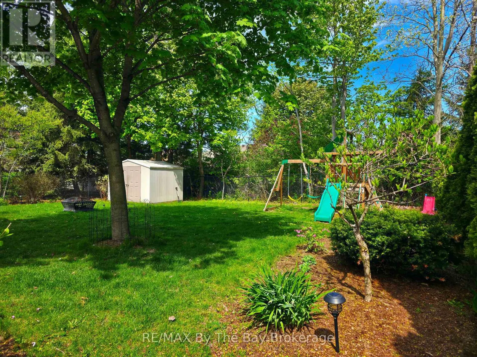 424 RAMBLEWOOD DRIVE