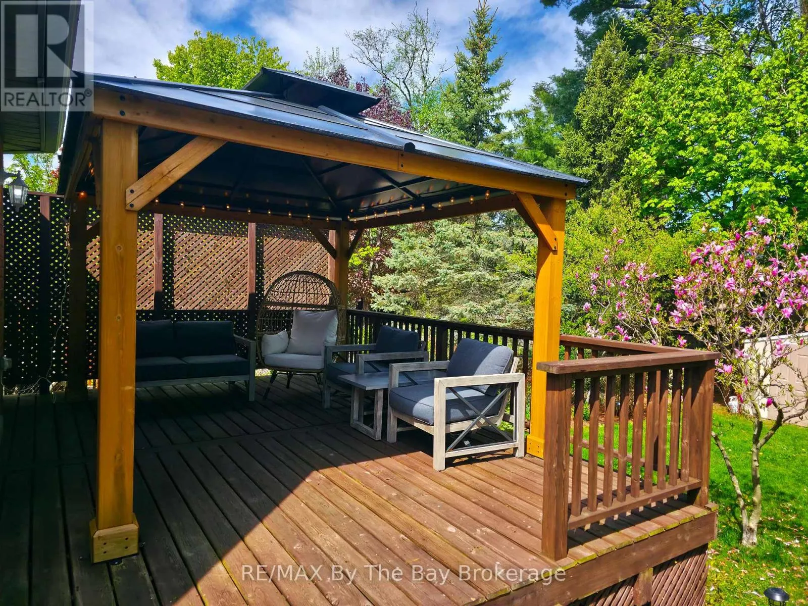 424 RAMBLEWOOD DRIVE