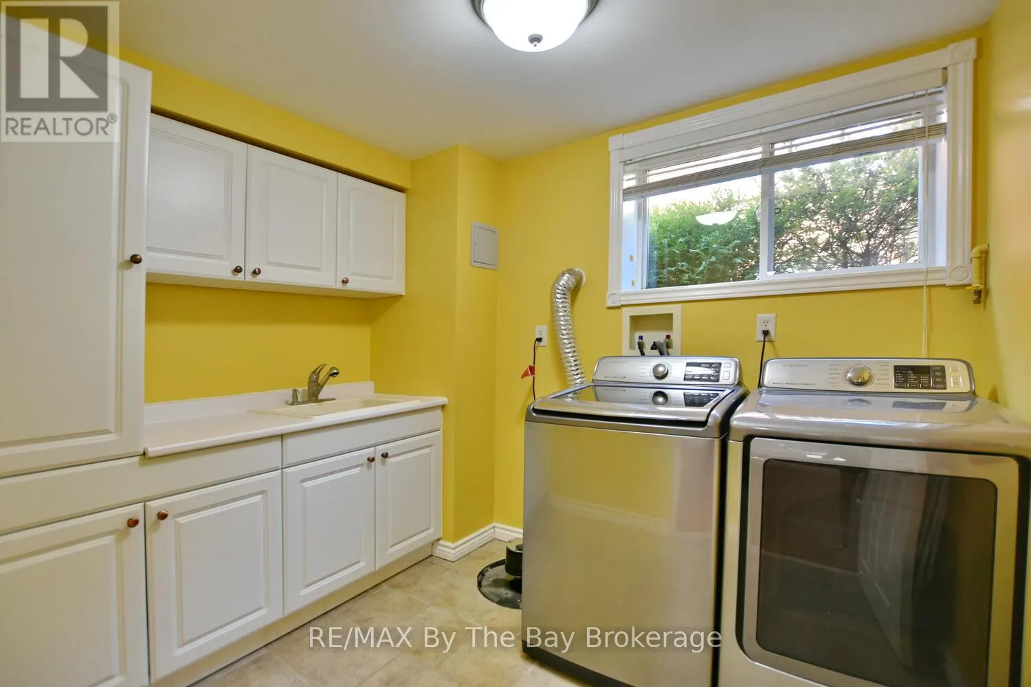 424 RAMBLEWOOD DRIVE