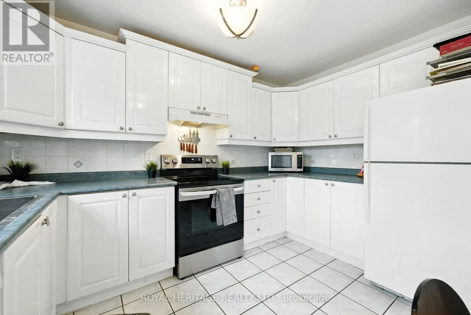337 FERNDALE DRIVE S