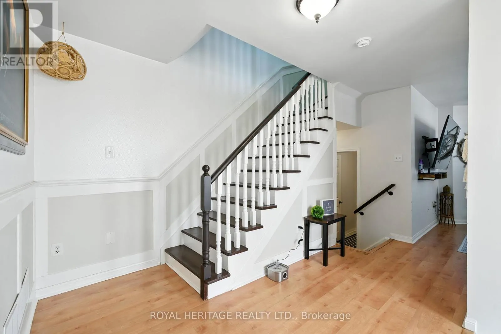 337 FERNDALE DRIVE S