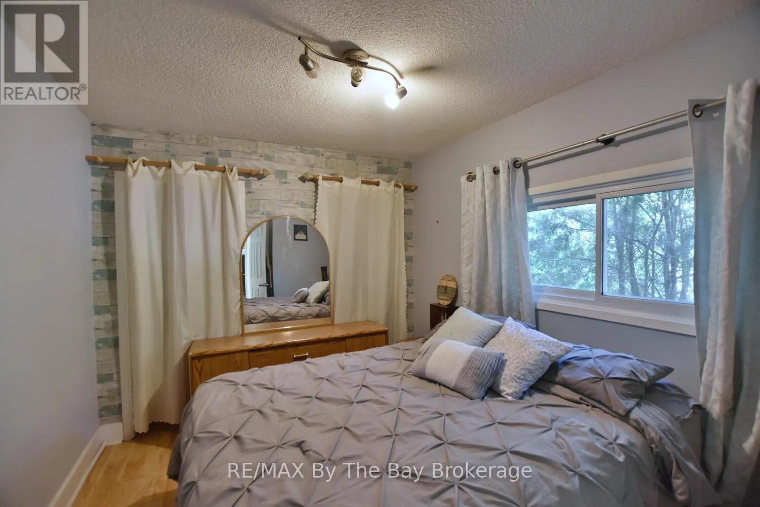 103 SUNNIDALE ROAD S