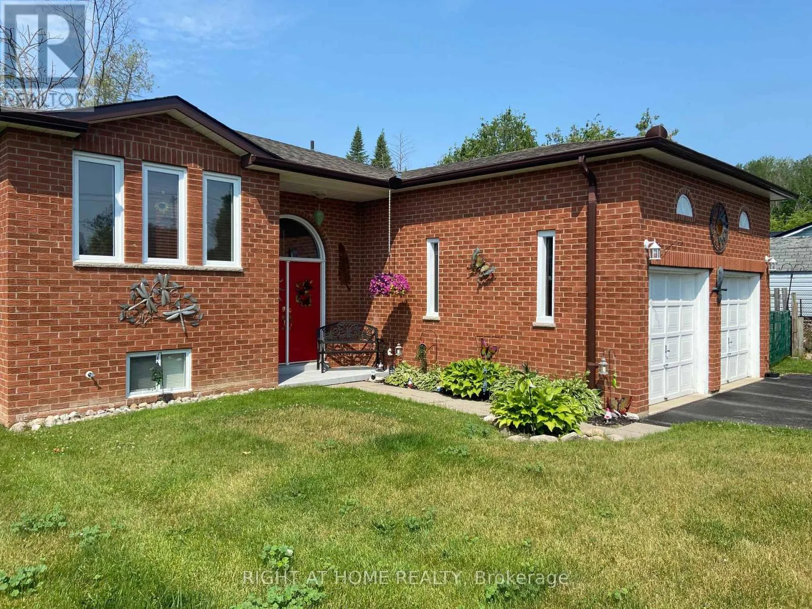 4 CAMPBELL AVENUE