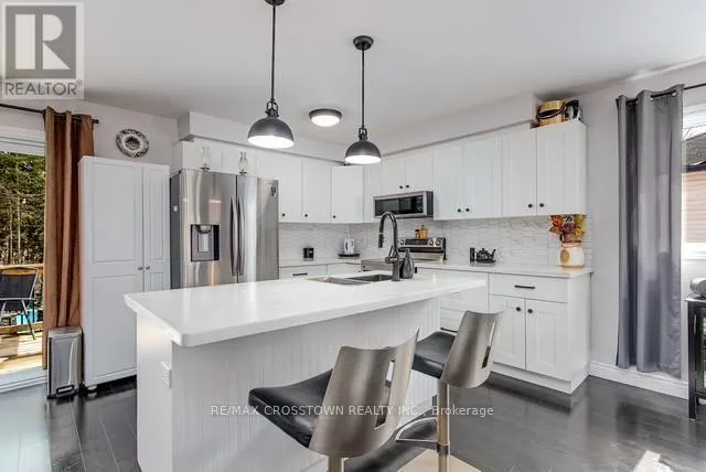 13 HARBOUR CRESCENT