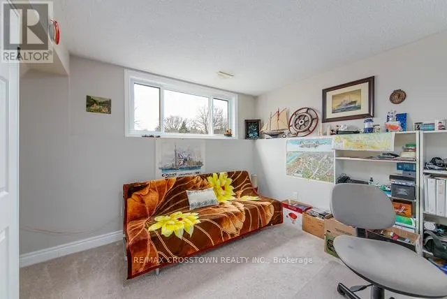 13 HARBOUR CRESCENT