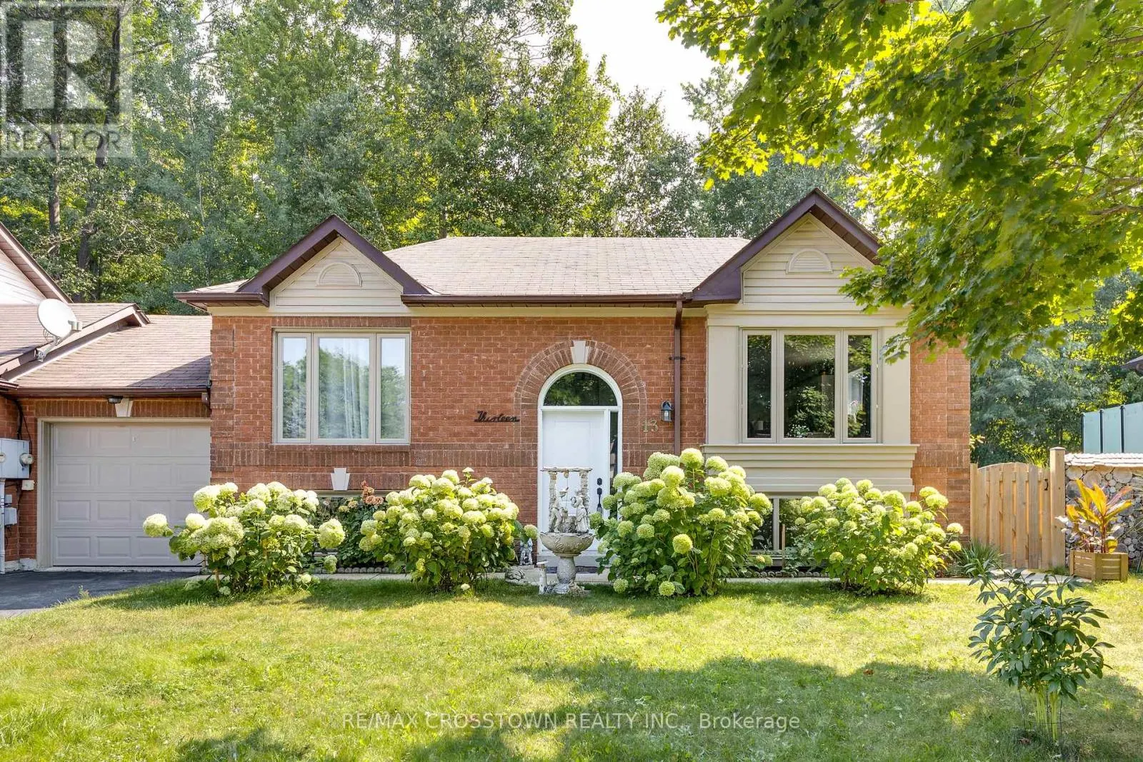 13 HARBOUR CRESCENT