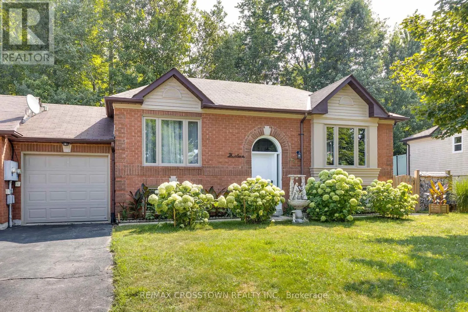 13 HARBOUR CRESCENT