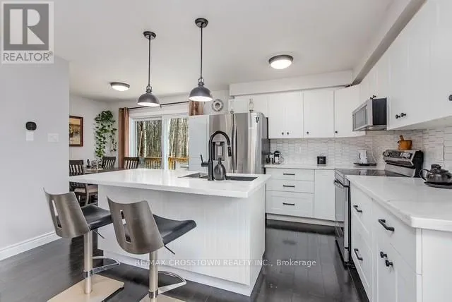13 HARBOUR CRESCENT