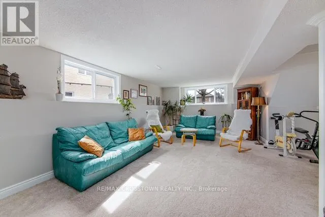 13 HARBOUR CRESCENT