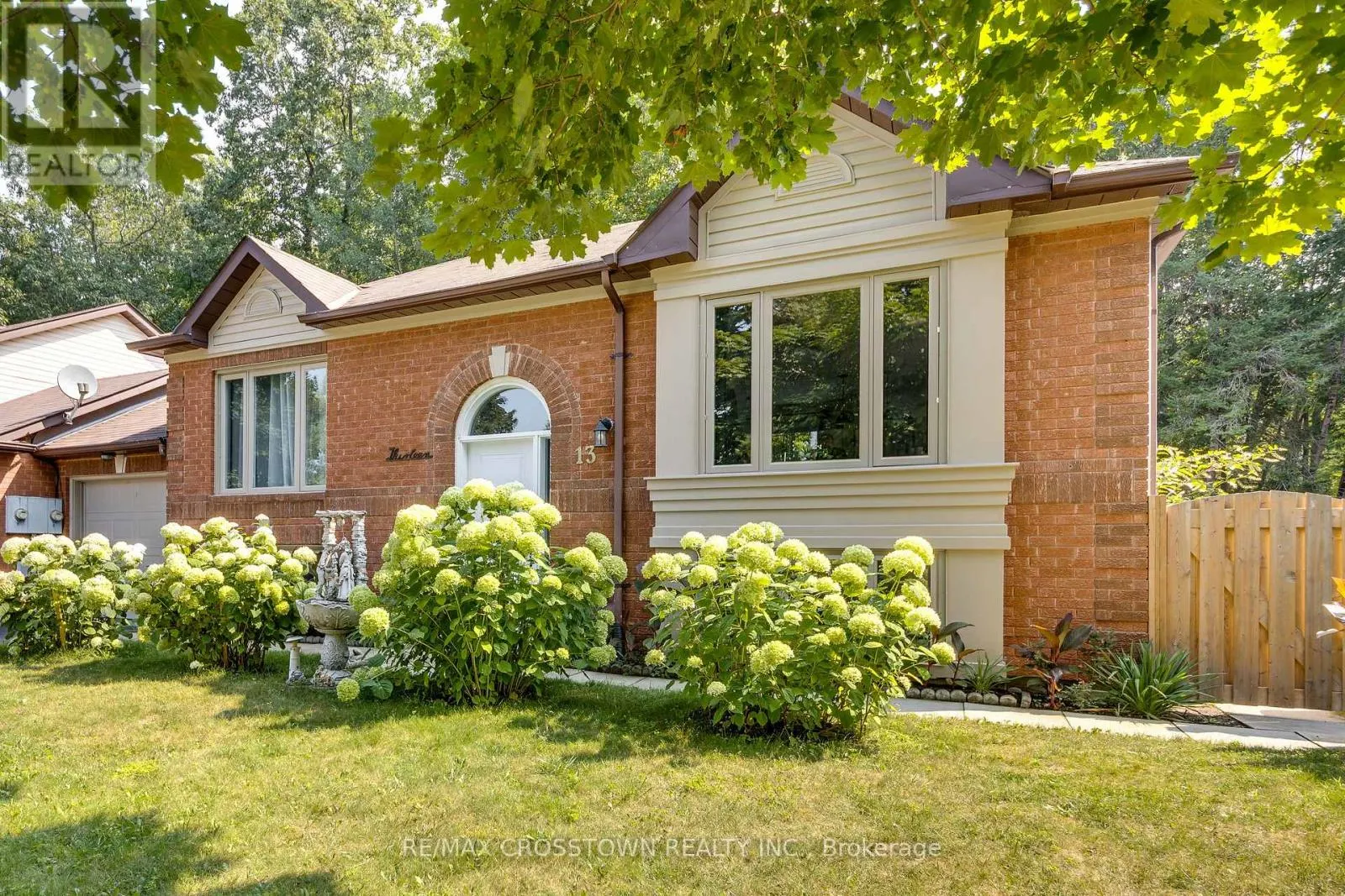 13 HARBOUR CRESCENT