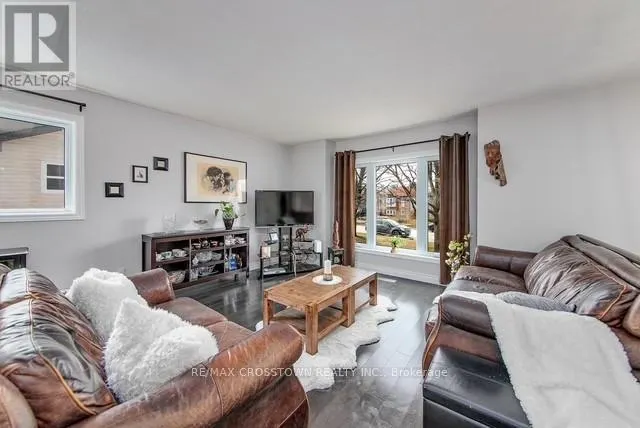 13 HARBOUR CRESCENT