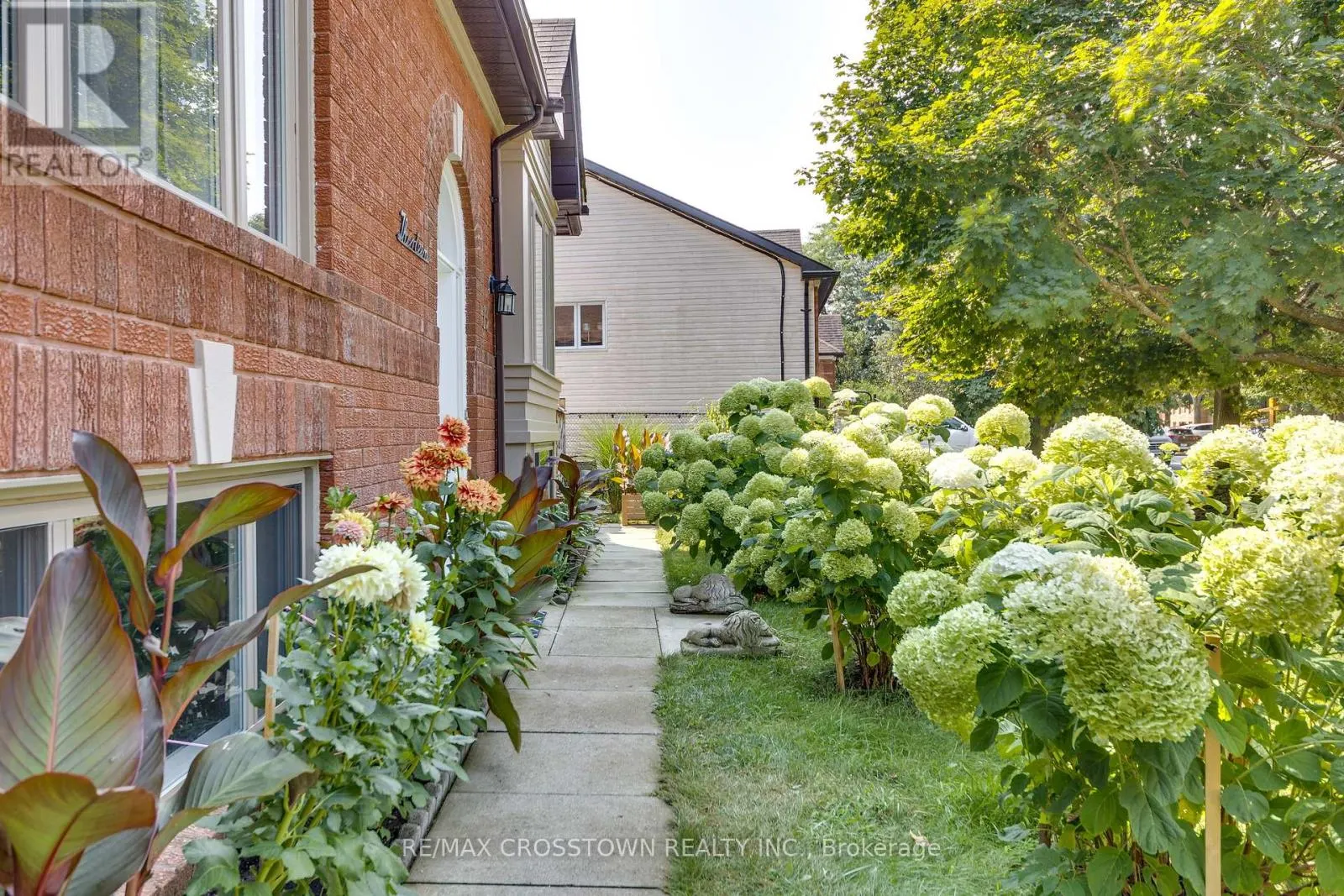 13 HARBOUR CRESCENT