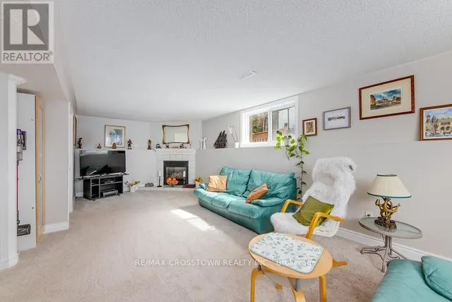 13 HARBOUR CRESCENT