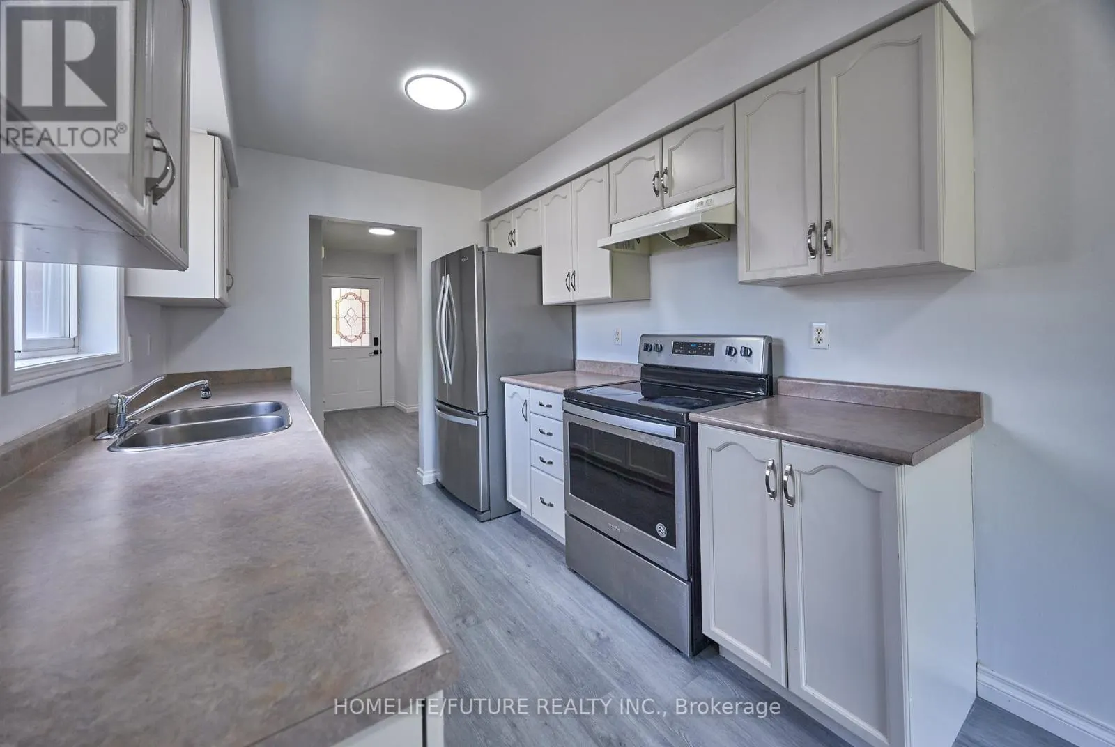 6 PICKETT CRESCENT