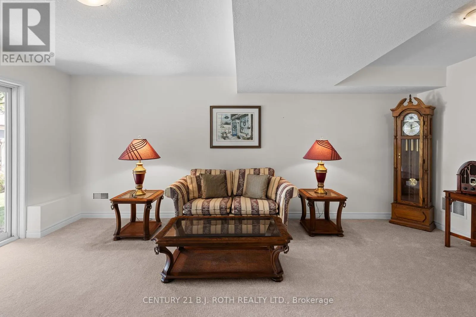 8 CANTERBURY CIRCLE