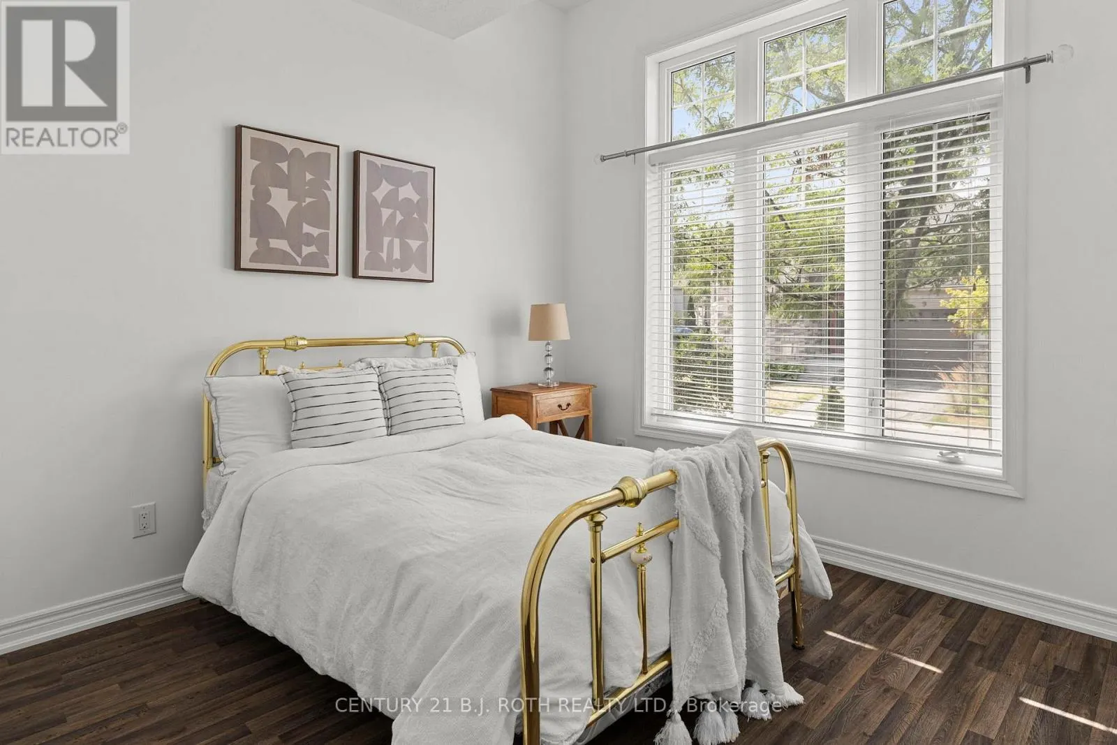 8 CANTERBURY CIRCLE