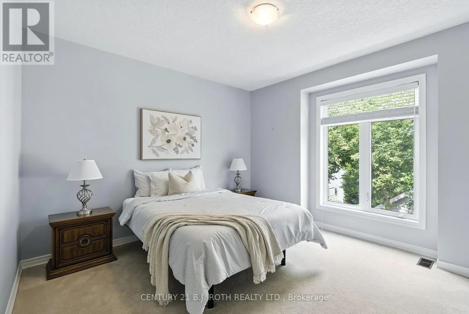 8 CANTERBURY CIRCLE