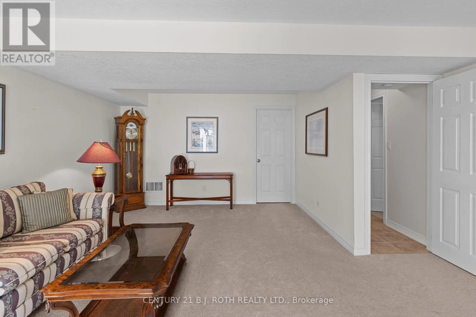 8 CANTERBURY CIRCLE