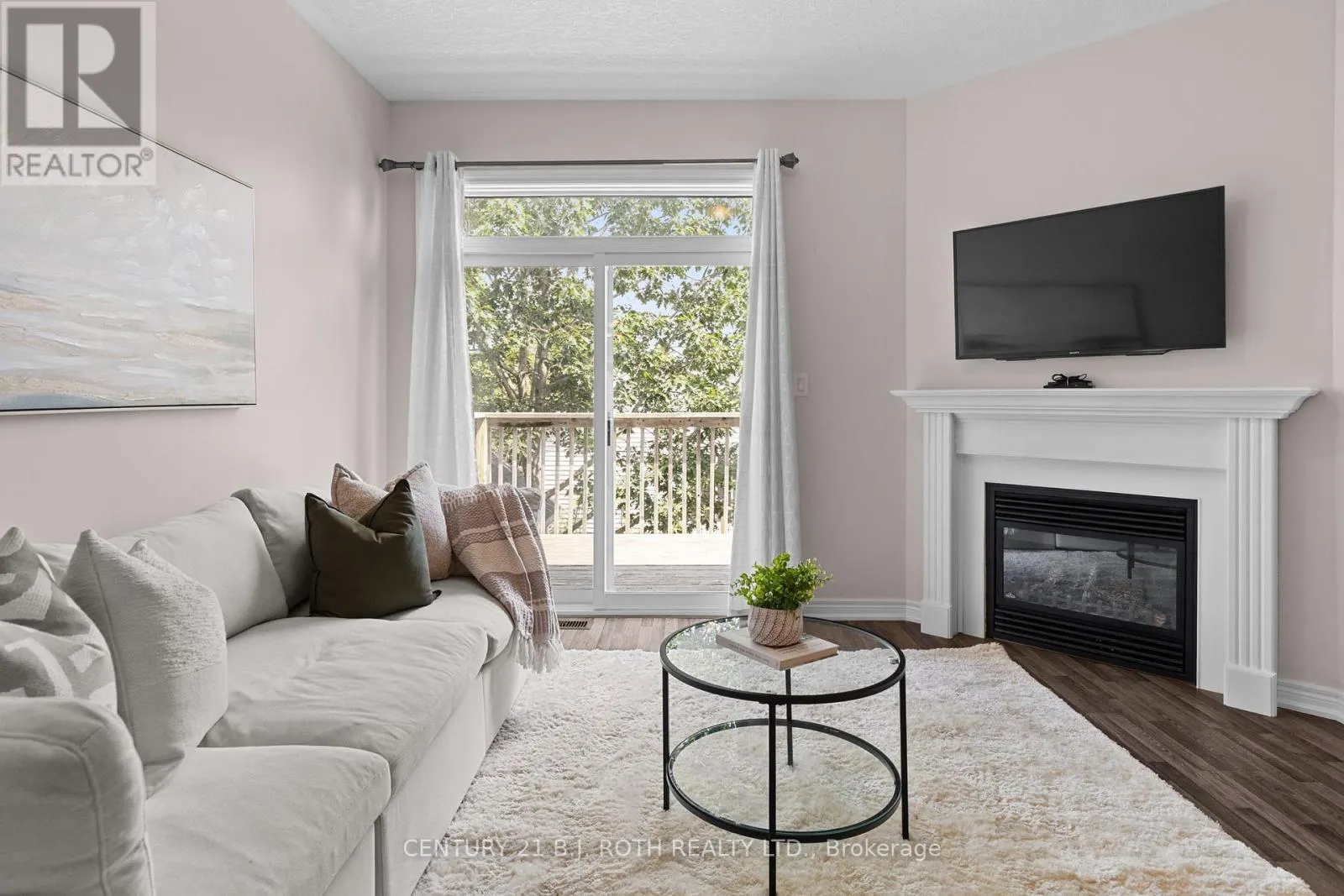 8 CANTERBURY CIRCLE