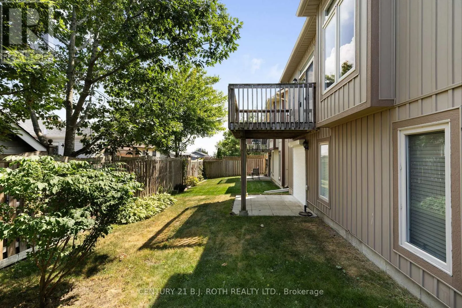 8 CANTERBURY CIRCLE