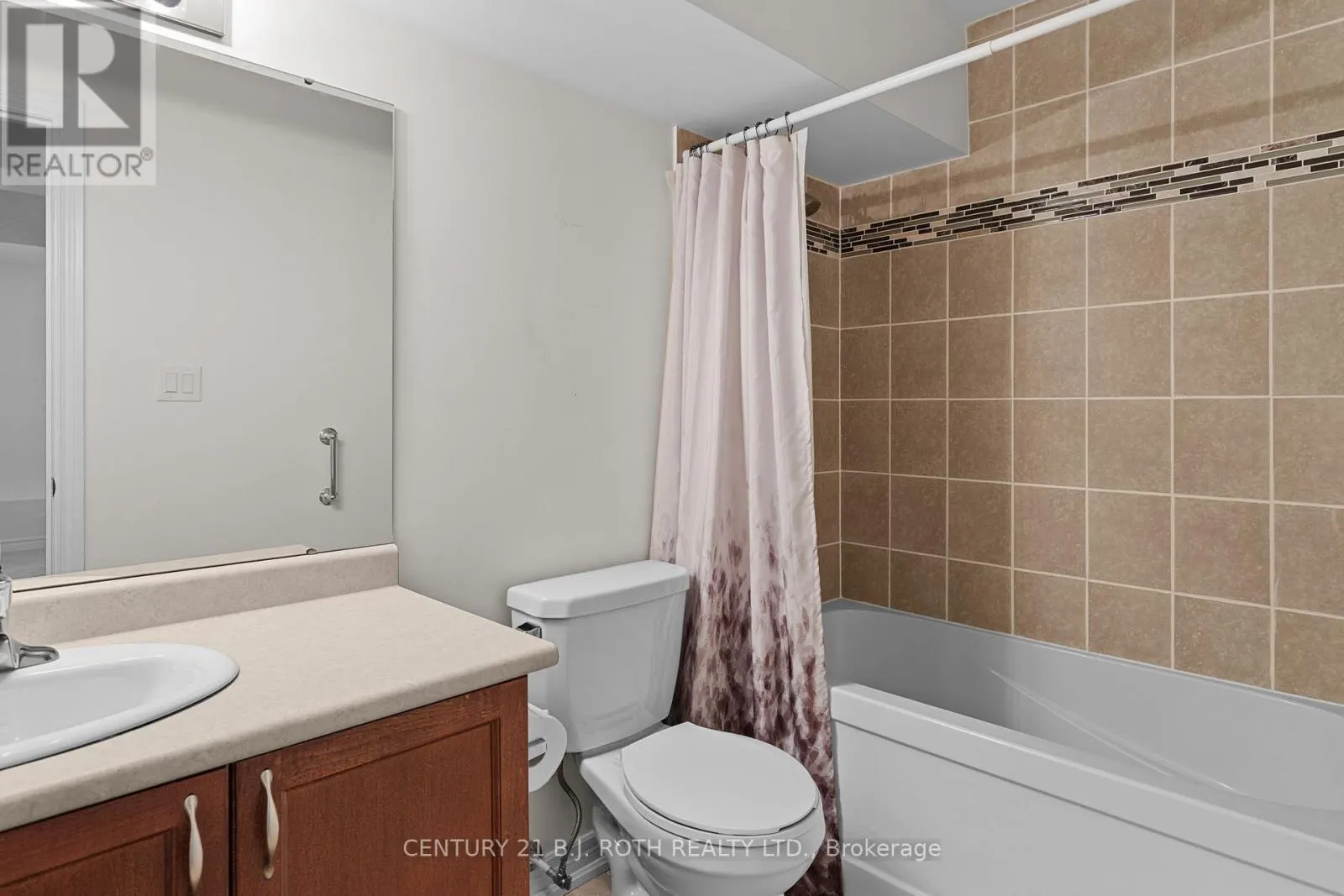 8 CANTERBURY CIRCLE